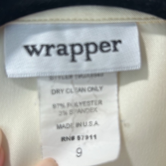 Pale yellow blazer with hook closure, size 9, dry clean only, flared sleeves - Picture 2 of 7